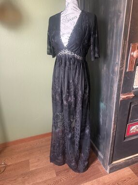 Elegant Black Lace Maxi Dress with Deep V